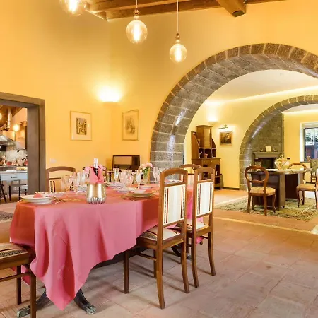 فيلة Oliva Aci Catena